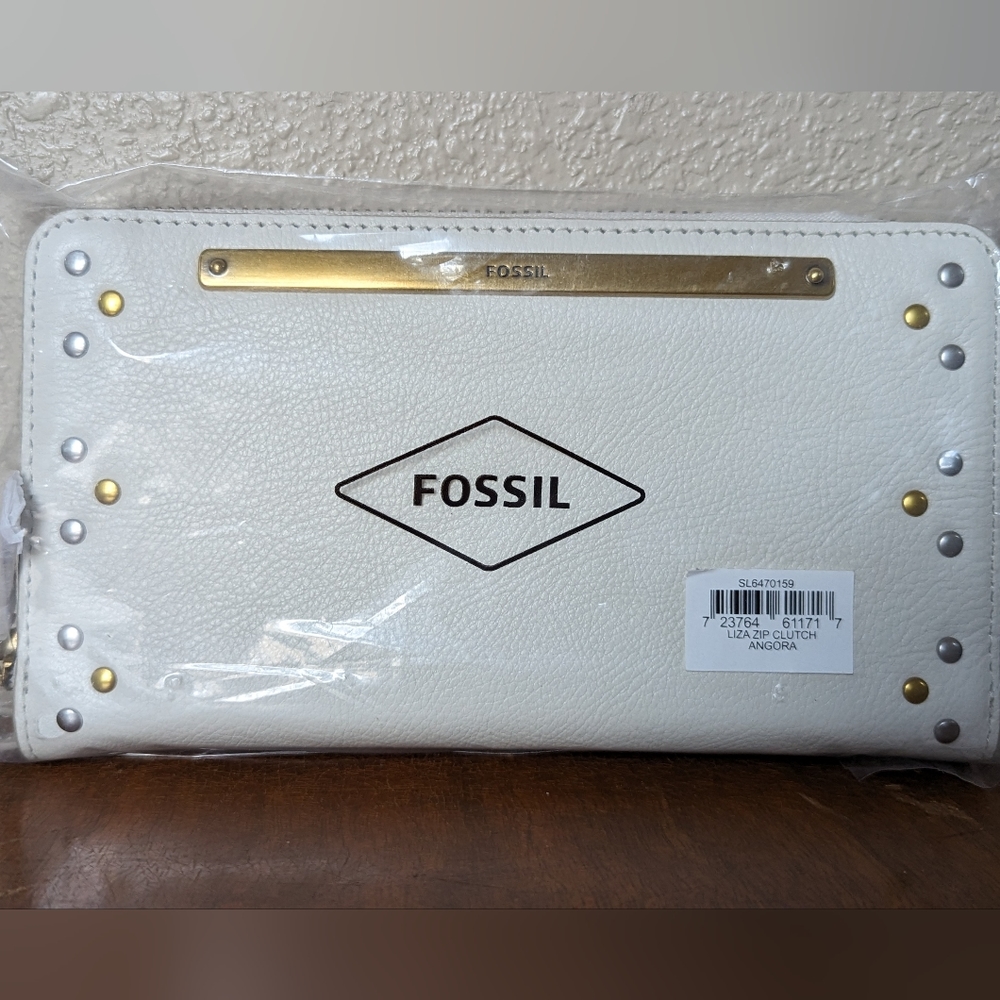 Fossil Liza zip around clutch NWT